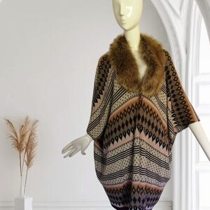 Elegant Geometric Women's Wrap with Faux Fur Collar